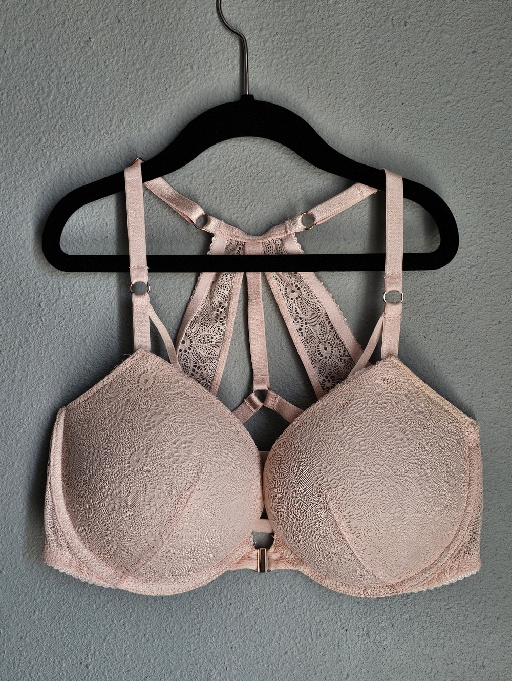 Victoria's Secret Blush Pink Lace Wildflower Front Close Strappy Push Up Bra